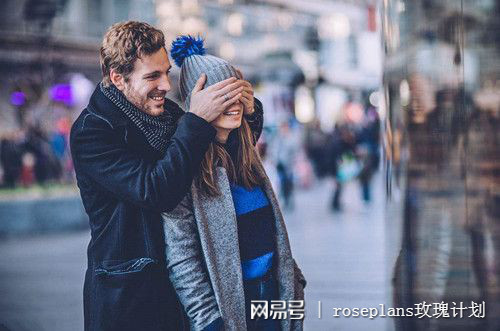生日老婆送花說說_生日老婆送花怎么發(fā)朋友圈_老婆生日送花