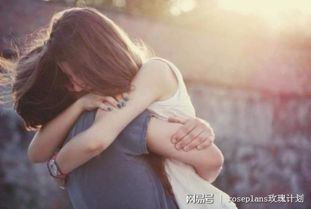 生日老婆送花說說_生日老婆送花怎么發(fā)朋友圈_老婆生日送花