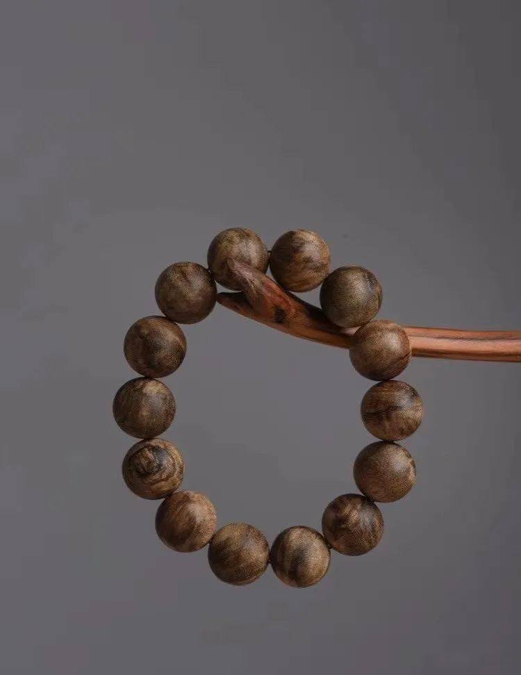 <strong>戴木質(zhì)手串的好處，你知道多少？</strong>